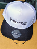 Cap snapback wit met zwart logo en tekst John 3:16