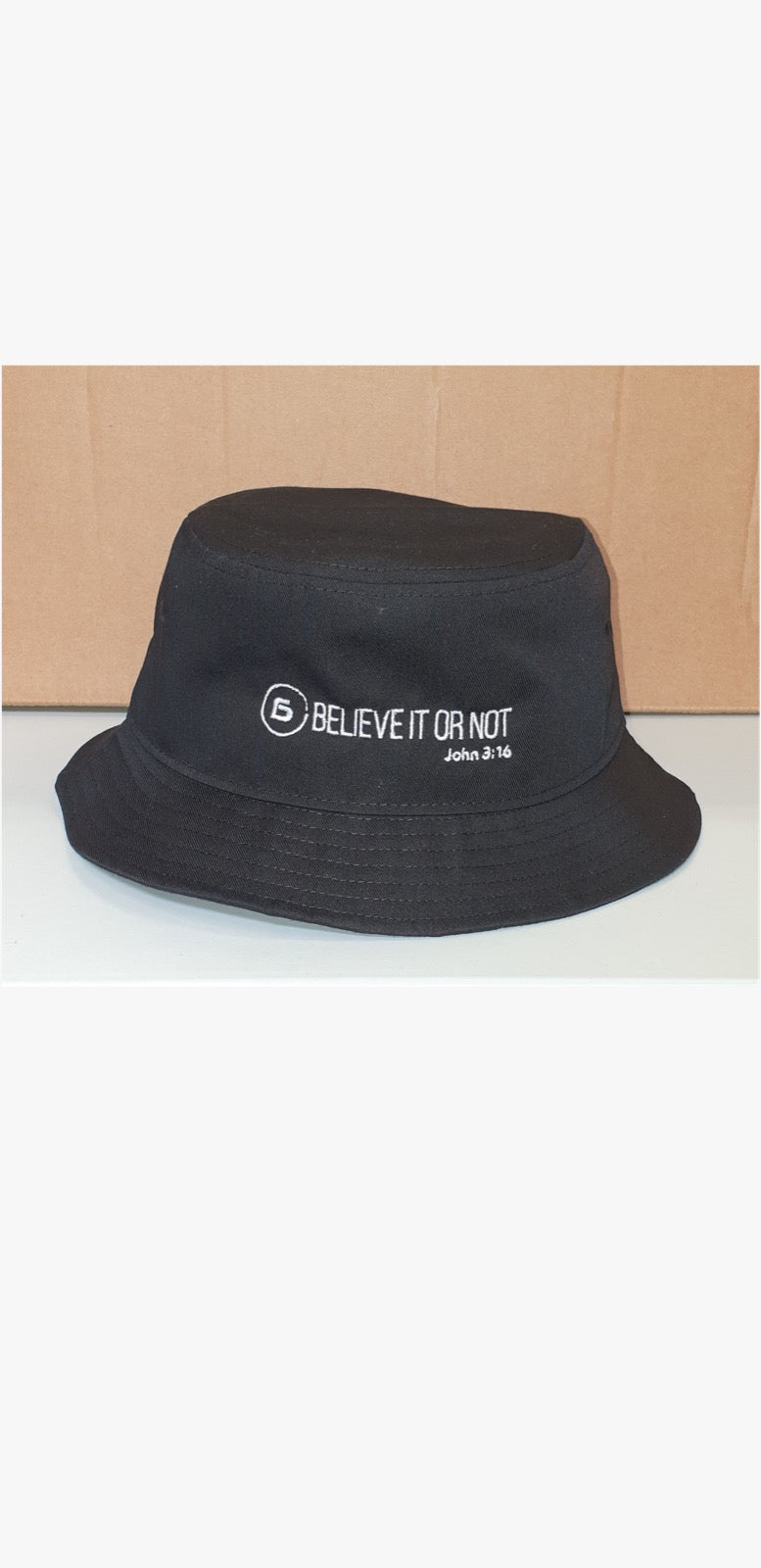 Bucket hat zwart John 3:16